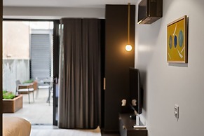 Spotless Braddon Studio With Accessible Bathroom
