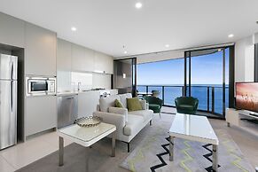 Wonderful 2-bed With Pool, Gym & Scenic Views