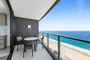 Wonderful 2-bed With Pool, Gym & Scenic Views