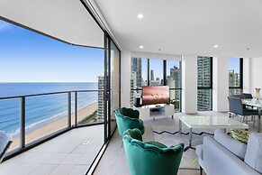 Wonderful 2-bed With Pool, Gym & Scenic Views