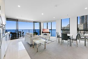 Wonderful 2-bed With Pool, Gym & Scenic Views