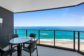 Wonderful 2-bed With Pool, Gym & Scenic Views
