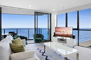 Wonderful 2-bed With Pool, Gym & Scenic Views