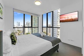 Wonderful 2-bed With Pool, Gym & Scenic Views