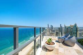 Wonderful 2-bed With Pool, Gym & Scenic Views
