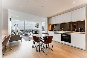 2-bed With Harbour Views & Outstanding Amenities