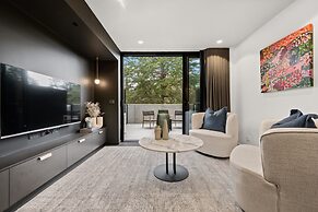 Braddon Studio With Parking & BBQ