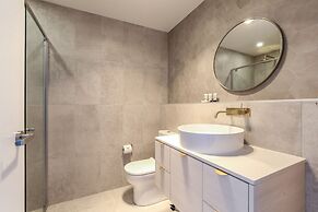 Lavish Coastal 2-bed With Stunning Ocean Views
