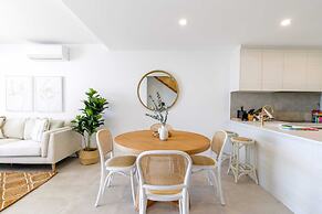 Lavish Coastal 2-bed With Stunning Ocean Views