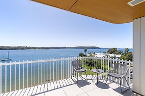 Lavish Coastal 2-bed With Stunning Ocean Views