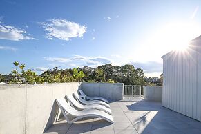 Lavish Coastal 2-bed With Stunning Ocean Views