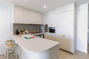 Lavish Coastal 2-bed With Stunning Ocean Views