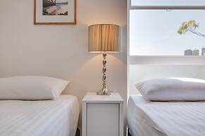 Wake up to Sydney Harbour