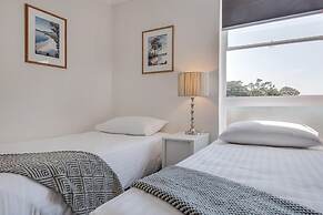 Wake up to Sydney Harbour