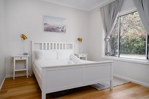 Exquisitely Spacious 3-bed Home