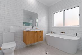 Exquisitely Spacious 3-bed Home