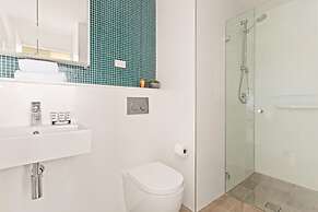 Coastal 2-bed Apartment Near Beach