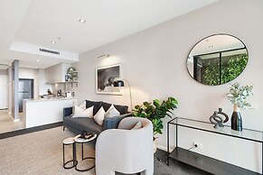 Impeccably Chic 2-bed With Views & Fab Amenities
