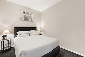 Impeccably Chic 2-bed With Views & Fab Amenities