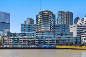 Impeccably Chic 2-bed With Views & Fab Amenities