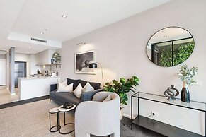Impeccably Chic 2-bed With Views & Fab Amenities
