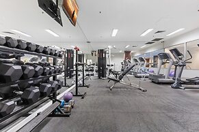 Impeccably Chic 2-bed With Views & Fab Amenities