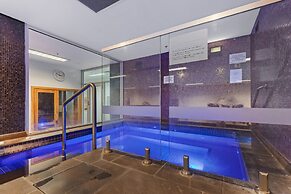 Impeccably Chic 2-bed With Views & Fab Amenities