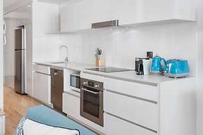 Spacious 2-bed Unit With Balcony Next to The Gabba