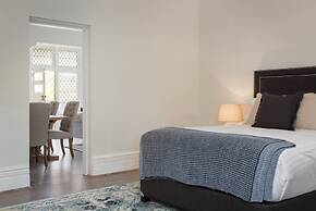 Central 2-bed Apartment With Private Parking
