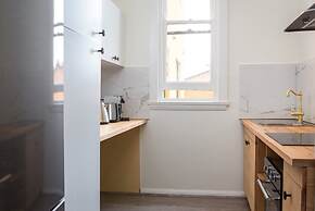 Central 2-bed Apartment With Private Parking