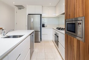 Spacious 1-bed With View in Central Location