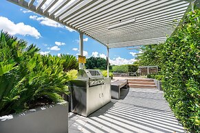 Spacious 1-bed With View in Central Location