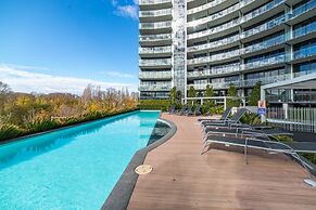 Spacious 1-bed With View in Central Location