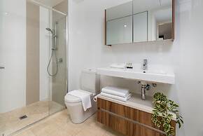 Spacious 1-bed With View in Central Location
