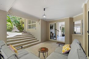 Spacious 4-bed Family Retreat With Pool