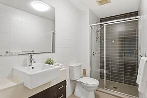 Central Cosy 2-bed With Pool and Near QUT & CBD