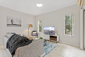 Central Cosy 2-bed With Pool and Near QUT & CBD