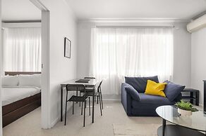 Sleek Richmond 1-bed Close to Everything