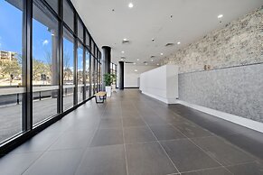 Chic 1-bed With Stunning Lake View & Indoor Pool