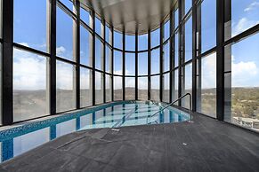 Chic 1-bed With Stunning Lake View & Indoor Pool