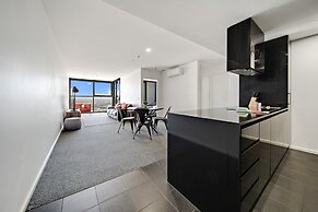 Chic 1-bed With Stunning Lake View & Indoor Pool