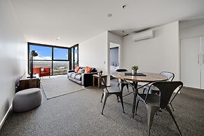 Chic 1-bed With Stunning Lake View & Indoor Pool