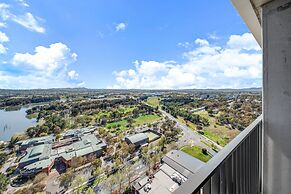 Chic 1-bed With Stunning Lake View & Indoor Pool