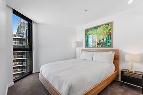 Chic 1-bed With Harbour Views & Pool by Tram Line