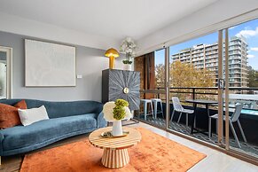 Chic Studio With Pool Overlooking the City