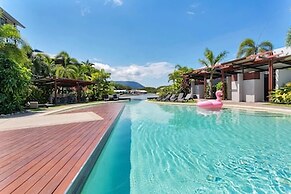 Blue Lagoon Resort Lakeside Apartment