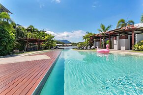 Blue Lagoon Resort Lakeside Apartment