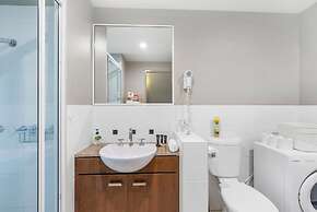 Blue Lagoon Resort Lakeside Apartment