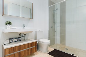 1-bed With Amazing Views, Pool, Gym, BBQ & Parking