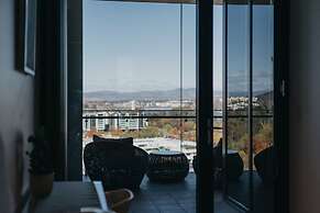 1-bed With Amazing Views, Pool, Gym, BBQ & Parking